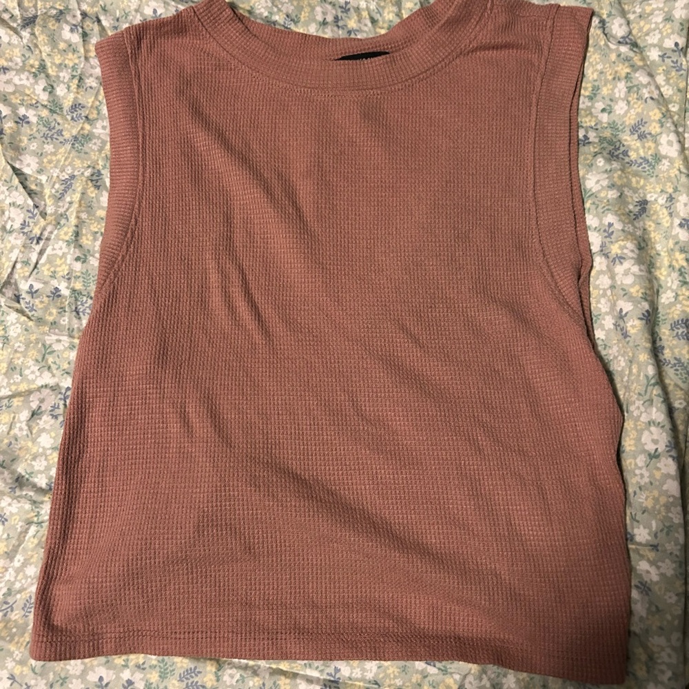 cropped muscle tank
